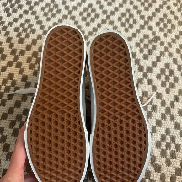 Vans White Platform Sneakers with Chunky Sole - Picture 4 of 4